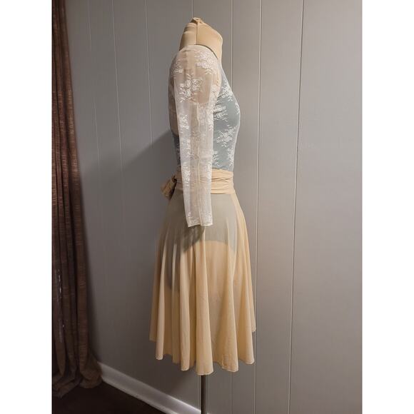 Capezio Women's Size Medium Green Racerback Leotard Bodysuit - Picture 10 of 11